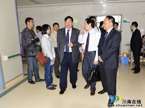 泸医附院普外科内镜与微创医学培训基地顺利通过卫生部评审(图2) 泸医附院普外科内镜与微创医学培训基地顺利通过卫生部评审(图2)