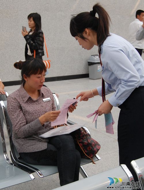 泸州市国税局税收宣传再升温(图3) 泸州市国税局税收宣传再升温(图3)