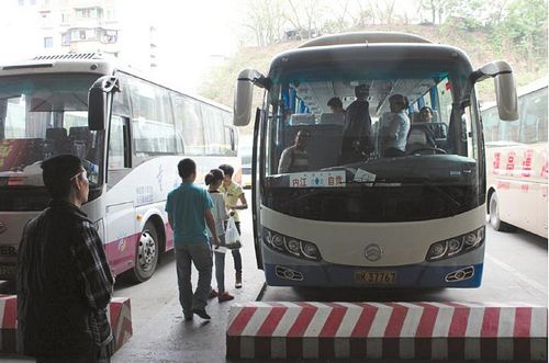五一起 自贡至川南各市客车“下晚班”(图1) 五一起 自贡至川南各市客车“下晚班”(图1)