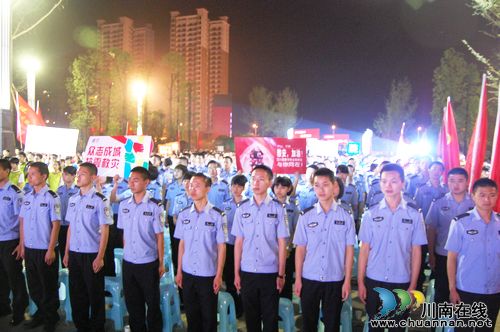 泸州举行“情系芦山 大爱无疆”公益行动(图7) 泸州举行“情系芦山 大爱无疆”公益行动(图7)
