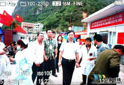 卫生部医政司副司长赵明钢慰问泸医附院医疗队(图1)