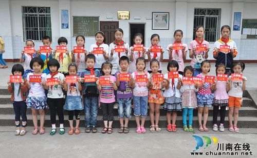 尧坝镇中心小学校:学雷锋,我们在行动(图2) 尧坝镇中心小学校:学雷锋,我们在行动(图2)