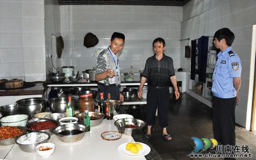纳溪:“五一”小长假 天仙硐景区准备就绪(图1) 纳溪:“五一”小长假 天仙硐景区准备就绪(图1)