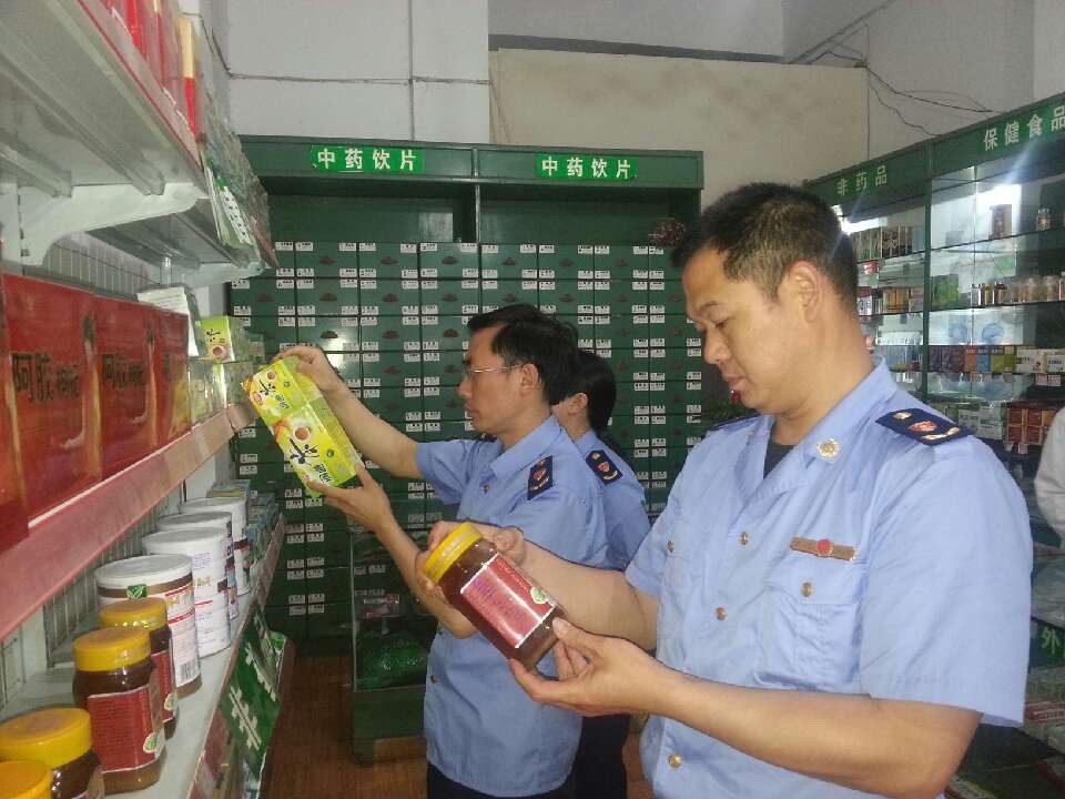 “突出三个重点”开展五一节食品安全检查(图1) “突出三个重点”开展五一节食品安全检查(图1)