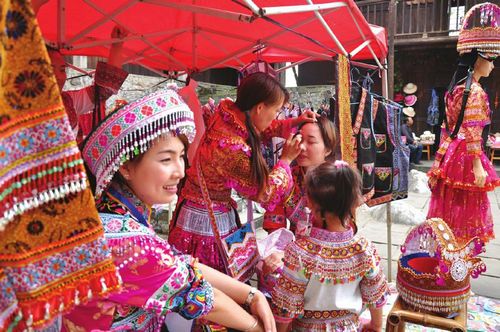 五一假期川南四城"揽金"9亿元 接待游客300万(图2) 五一假期川南四城"揽金"9亿元 接待游客300万(图2)