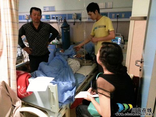 尧坝镇:慰问“4.28”受伤群众(图1) 尧坝镇:慰问“4.28”受伤群众(图1)