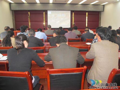 奇峰镇:学习上级精神 努力实现率先翻番(图1) 奇峰镇:学习上级精神 努力实现率先翻番(图1)