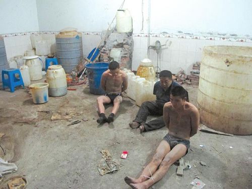 昼伏夜开工&nbsp;出租屋制毒被端窝(图1)