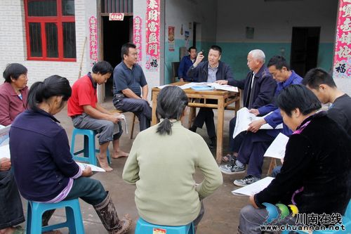 通滩镇：第一时间传达贯彻泸州市干部大会精神(图1)