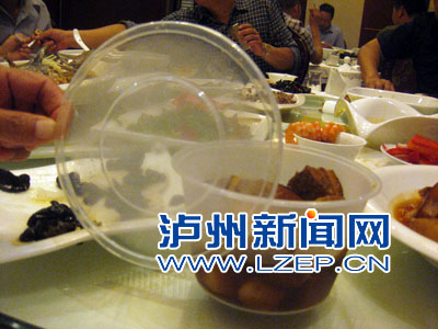 光盘要提倡&nbsp;泸州市民需看清餐盒有无QS标识(图1)