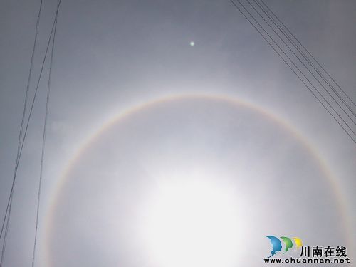 泸州:叙永县天空现日晕奇观(图3) 泸州:叙永县天空现日晕奇观(图3)