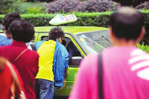整治交通违法乱象 泸州5名"超哥"入"黑名单"(图3) 整治交通违法乱象 泸州5名"超哥"入"黑名单"(图3)