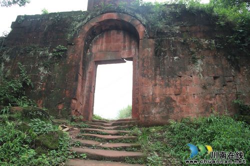 泸州纳溪龙车镇鼓楼山景区&nbsp;今春突破万人游(图1)