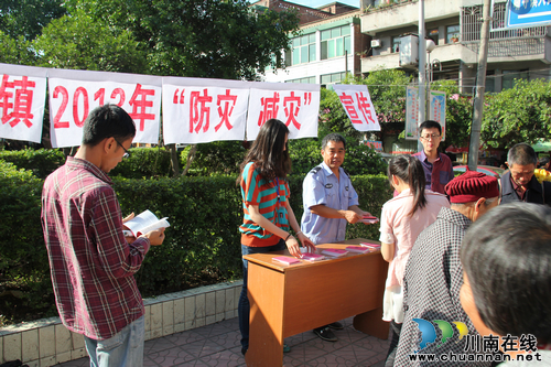 喻寺镇：开展防震减灾科普知识宣传活动(图1)