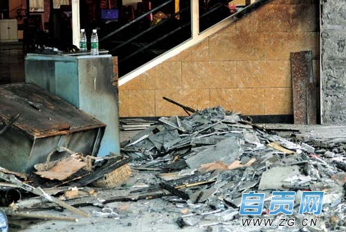 自贡一酒店疑遭人为放火 事前曾收恐吓信(图1) 自贡一酒店疑遭人为放火 事前曾收恐吓信(图1)