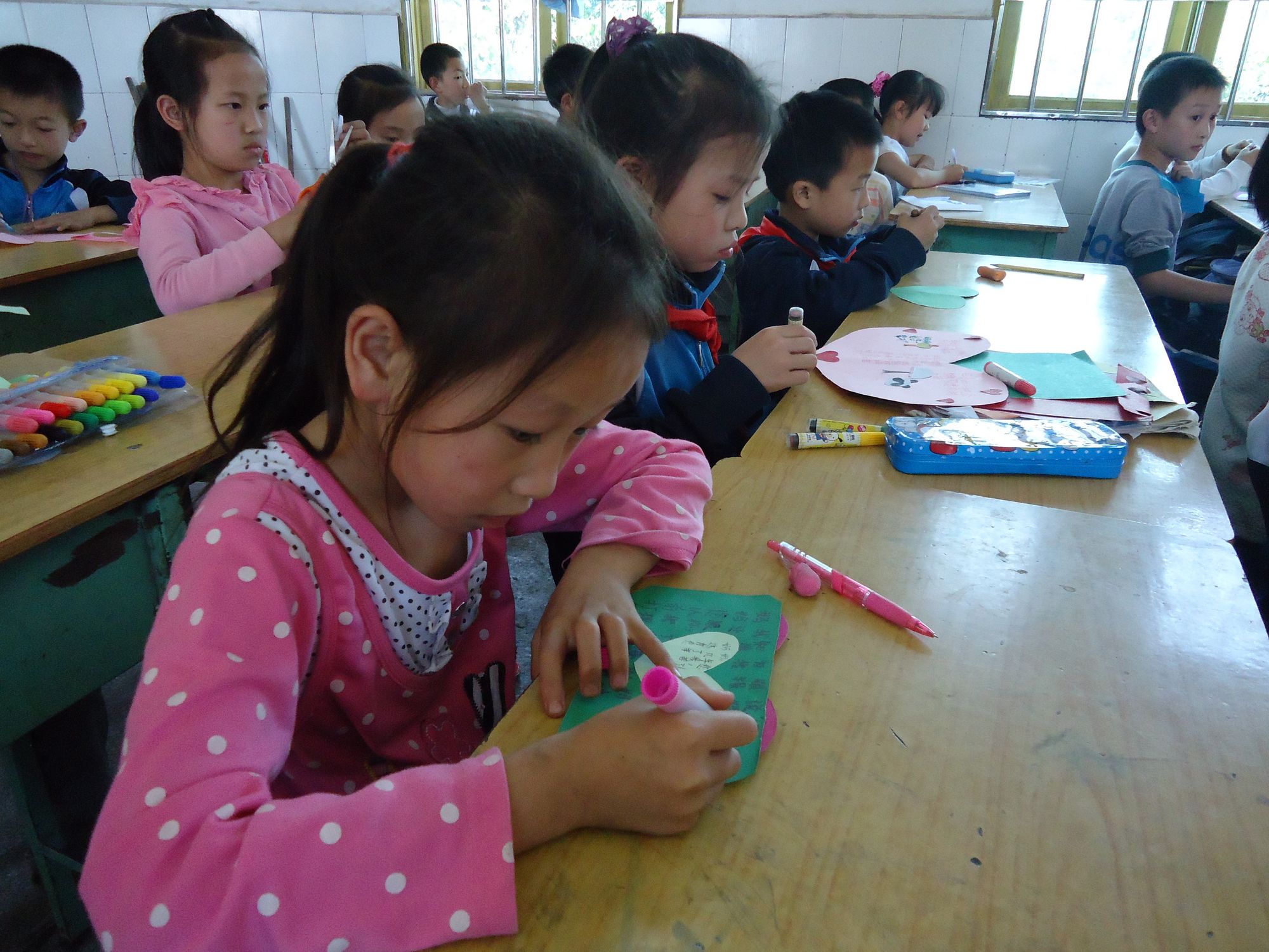 龙车镇：母亲节，学子贺卡传深情(图2)