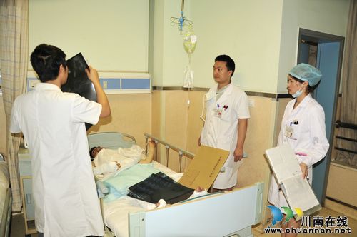 泸医附院全力救治泸县“5.11”矿难事故伤员(图3) 泸医附院全力救治泸县“5.11”矿难事故伤员(图3)