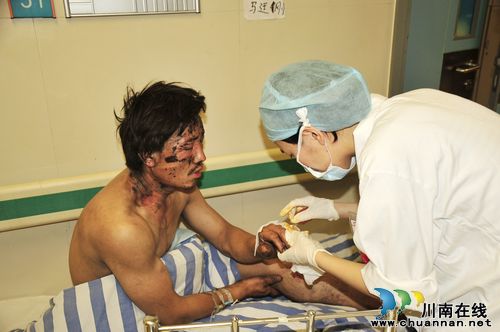 泸医附院全力救治泸县“5.11”矿难事故伤员(图2) 泸医附院全力救治泸县“5.11”矿难事故伤员(图2)