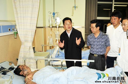 泸医附院全力救治泸县“5.11”矿难事故伤员(图6) 泸医附院全力救治泸县“5.11”矿难事故伤员(图6)