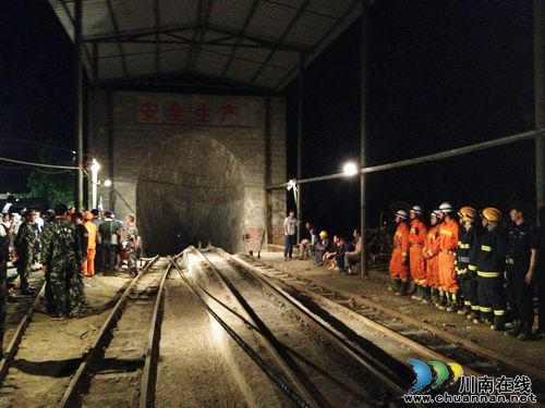 泸州交警三大队全警上路&nbsp;开辟救援保畅生命通道(图2)