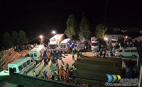 泸州交警三大队全警上路&nbsp;开辟救援保畅生命通道(图1)