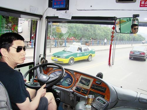 管理体制落后&nbsp;宜宾公交车乱象多(图1)