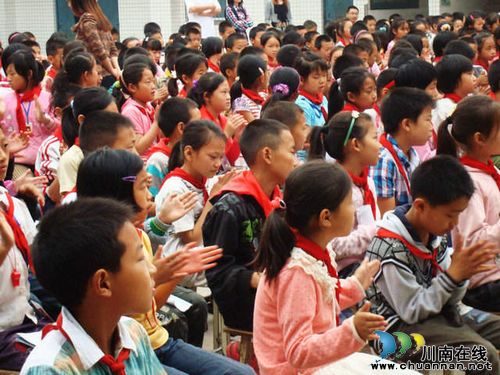 立石镇：学雷锋道德法治安全演讲进校园(图2)