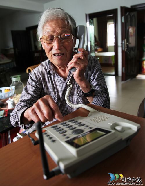 泸州：社区老人用上免费“爱心热线”(图1)
