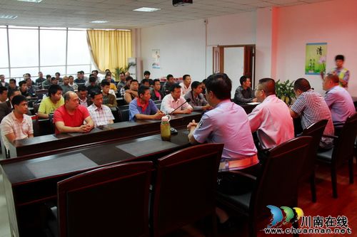 通滩镇：召开车辆驾驶员安全教育会(图2)