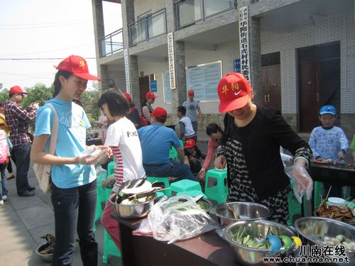 华阳街道：多形式开展母亲节纪念活动(图1)