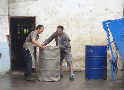 泸州:叙永县多部门联手成功端掉一“黑油”窝点(图3)