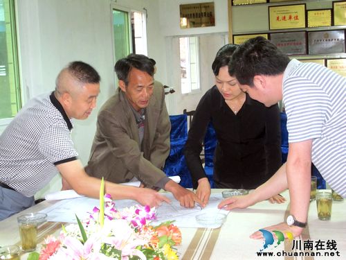 泸县副县长余静到奇峰镇检查酒类企业安全生产工作(图2)