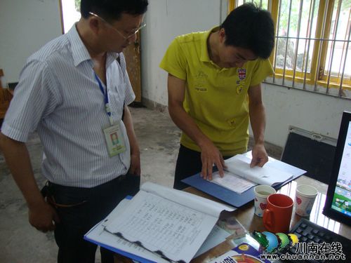 白节镇:“拉网式”排查校园安全隐患(图1) 白节镇:“拉网式”排查校园安全隐患(图1)