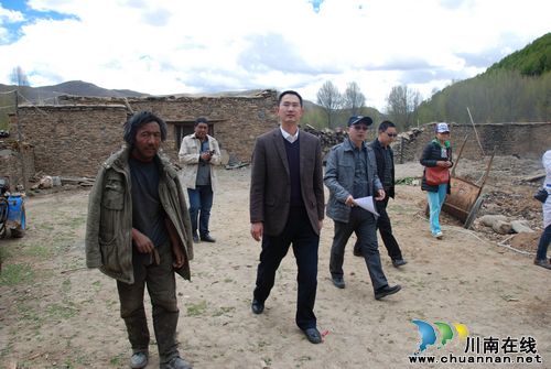 稻城县发生4.2级地震&nbsp;泸州援藏干部一线抗震救灾(图3)