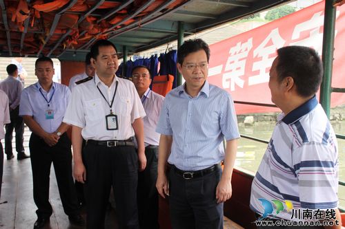 泸县县委书记郭庆到海潮镇检查汛期水上交通安全工作(图1)