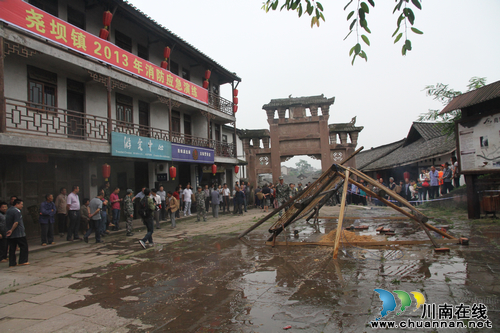 尧坝镇：消防应急演练保古镇安全(图2)