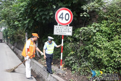 叙永交警排查隐患&nbsp;规范设立道路测速警示标志(图1)