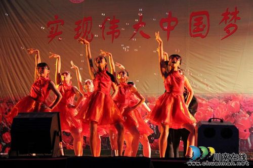 泸县二中：“中国梦”主题文艺晚会&nbsp;激发青年学生历史责任感(图3)