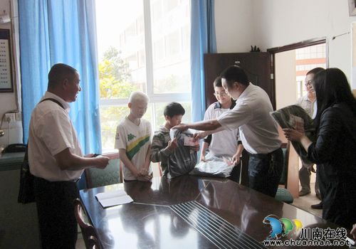 泸县云锦镇:关爱残疾儿童进校园(图1) 泸县云锦镇:关爱残疾儿童进校园(图1)