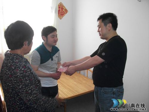 福集镇:开展全国助残日宣传活动(图2) 福集镇:开展全国助残日宣传活动(图2)