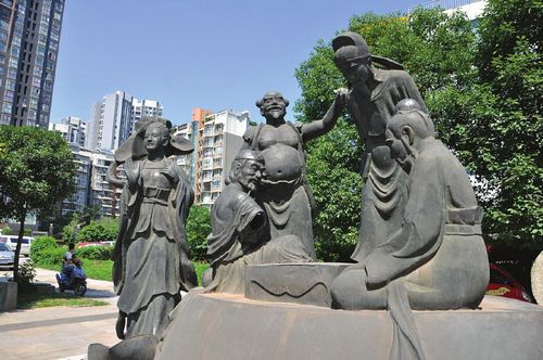 宜宾境内各处雕塑受损严重&nbsp;为什么总是受伤？(图2)