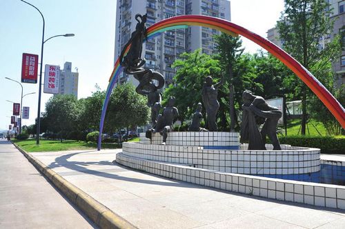 宜宾境内各处雕塑受损严重&nbsp;为什么总是受伤？(图1)