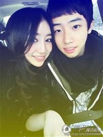 女友开淘宝店卖衣服&nbsp;邹凯力挺：我愿给她当模特(图1)