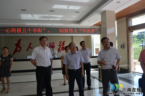泸州市委组织部副部长、党建办主任张正平一行到华阳检查指导“中国梦”主题教育活动开展情况(图1)