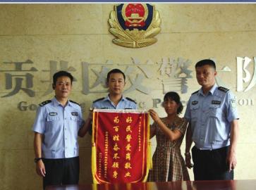 落水小孩得救&nbsp;恩人已悄悄离开(图2)