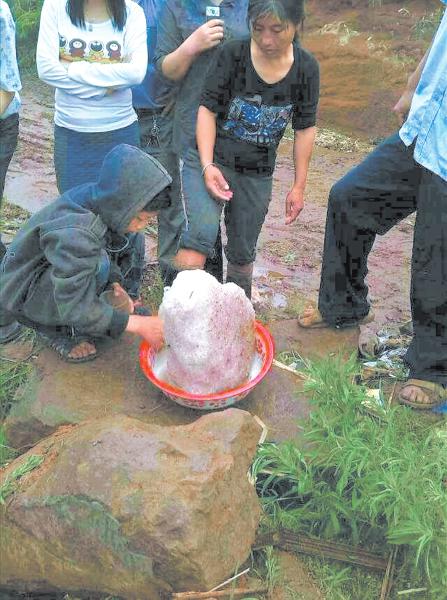 大风冰雹昨袭宜宾三县 1.5万人受灾(图1) 大风冰雹昨袭宜宾三县 1.5万人受灾(图1)