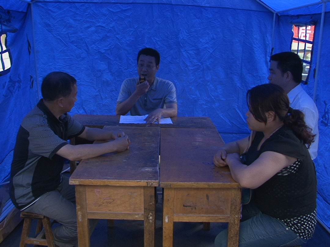 宜宾县举办师生应急逃生演练(图8) 宜宾县举办师生应急逃生演练(图8)
