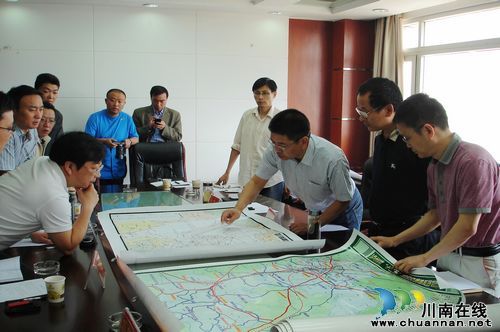 泸州市与昭通签订叙永至威信高速建设框架协议(图1) 泸州市与昭通签订叙永至威信高速建设框架协议(图1)