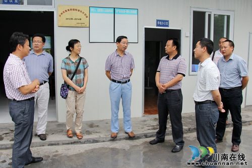 副秘书长康江深入通滩镇检查指导动物防疫工作(图1) 副秘书长康江深入通滩镇检查指导动物防疫工作(图1)