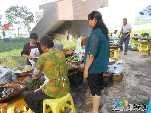 彭湾社区：组织检查坝坝宴食品卫生(图1)